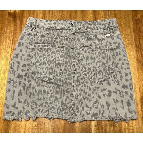 KanCan Women's Gray Leopard Print Denim Mini Skirt Size Medium - Picture 4 of 10